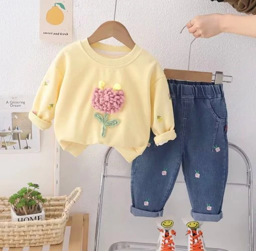 ست بلوز بافت‌دار گل‌دار کودکانه با شلوار جین گلدوزی مدل Sunny Bloom