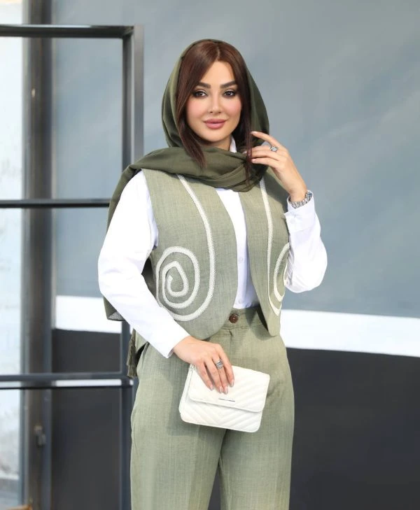 ست جلیقه و شلوار نیم بگ صوفیا ژاکاردمناسب بهار و تابستان