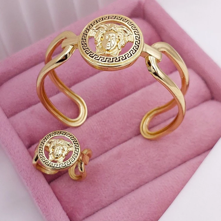 ست دستبند، انگشتر طرح طلای زنانه، مدل ورساچ جدید، جنس استیل، کد1253💍
