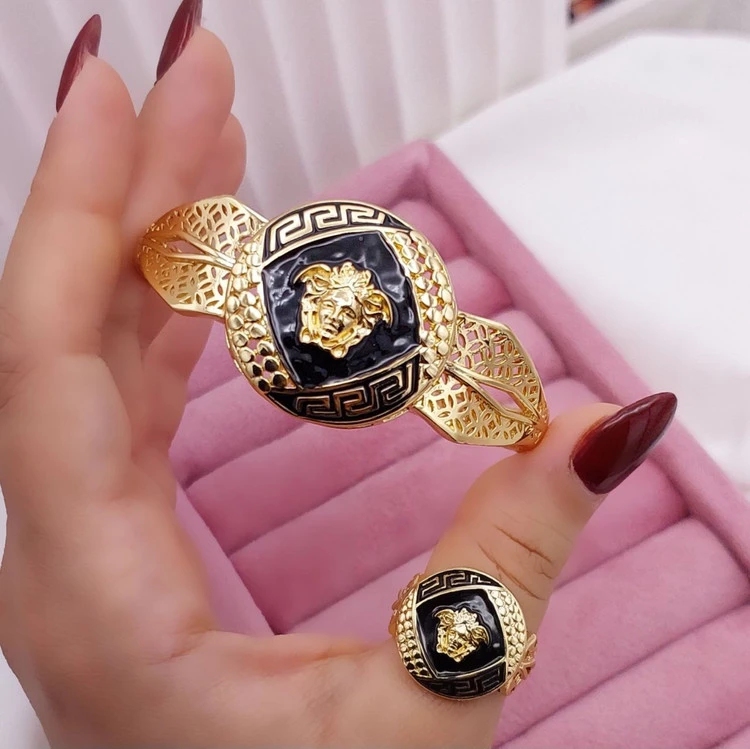 ست دستبند، انگشتر طرح طلای زنانه، مدل ورساچه، جنس اصیل استیل، کد1254💍