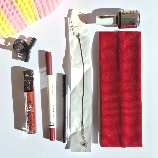 ست عیدی کد ۱۵ | پک آرایشی قرمز و نقره‌ای