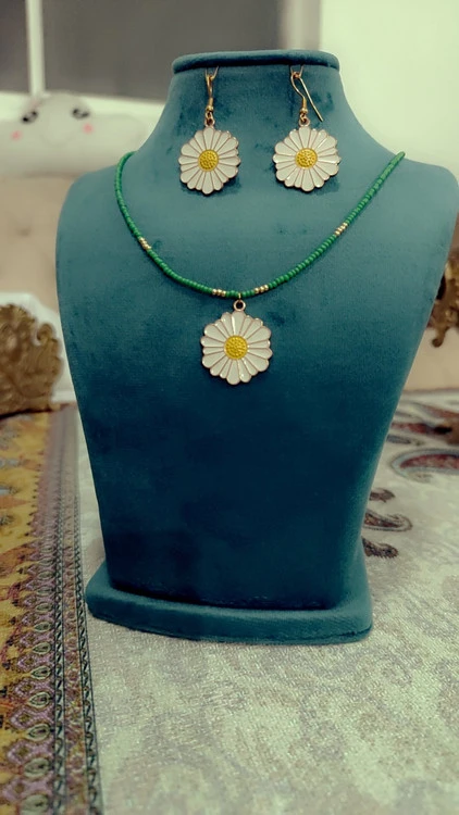 ست گردنی و گوشواره بابونه