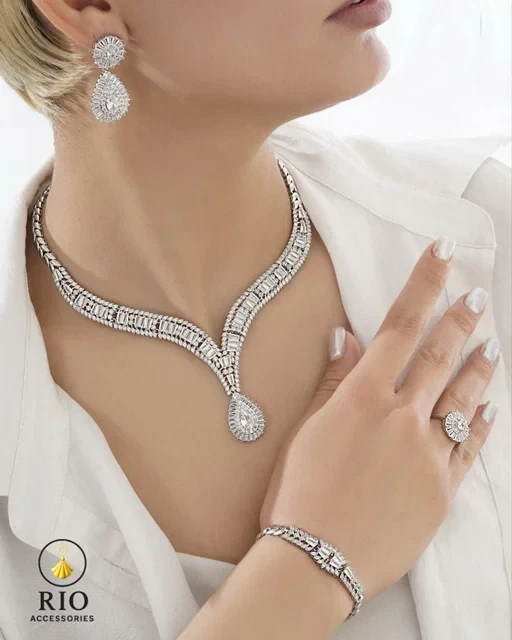 سرویس بدلیجات زنانه نقره ای فول نگین