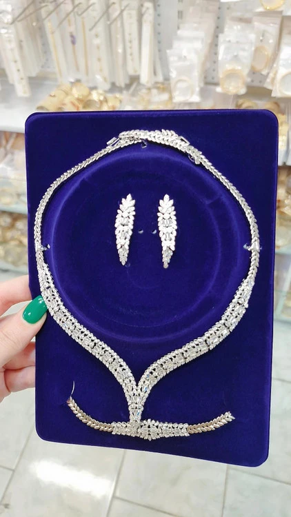 سرویس جواهری زنانه استیل نقره‌ای طرح اشکی مخراج‌کاری درخشان