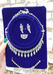سرویس جواهری زنانه استیل نقره‌ای طرح گل آویز مدل پرنس (Prince)