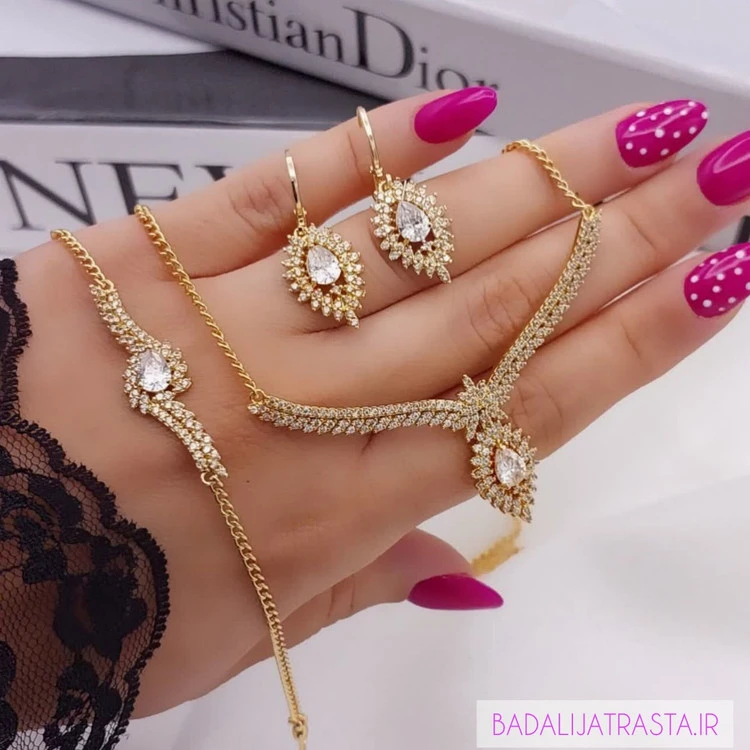 سرویس جواهری زنانه برند شین مدل هاله‌نگین اشکی نگین اتریشی