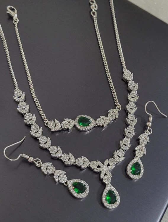 سرویس جواهری زنانه، نگین مخراجکاری، رنگ ثابت، در دو رنگ نگین، کد1292💍