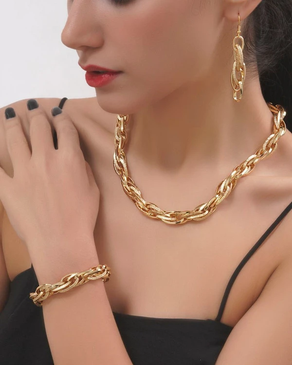 سرویس زنانه،طرح طلا مدل(شنل،شانل)برند مطرح maydear,در 7مدل جذاب💍