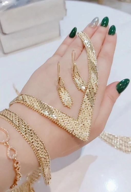 سرویس زنانه ژوپینگ طرح طلا با طراحی زنجیری ظریف و درخشان