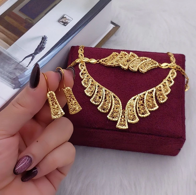سرویس طرح طلای زنانه، جنس اصل، رنگ ثابت، در دو مدل شیک💍