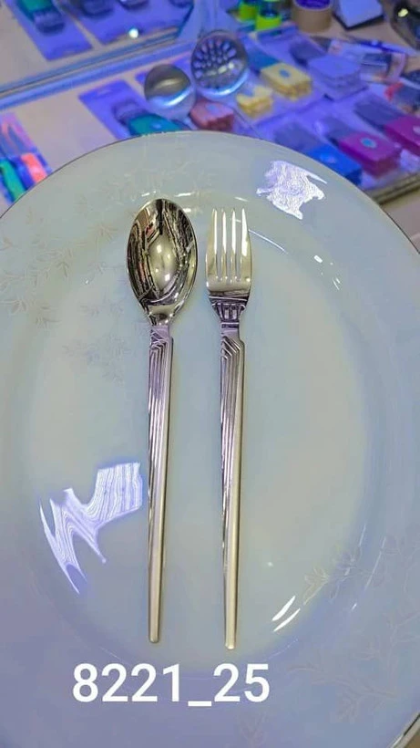 سرویس قاشق چنگال برند یونیک مدل نقره ای 118پارچه