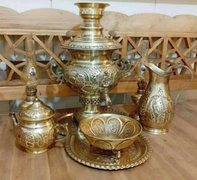 سماور برنج اصل ۵پارچه به همراه قوری وپارچ سینی کاسه
