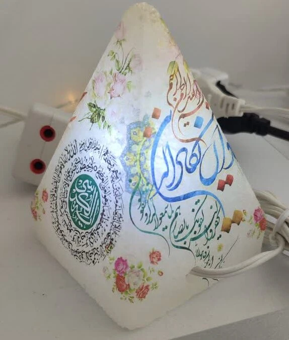 سنگ نمک زینتی هرم ،نوشته آیه ان یکاد