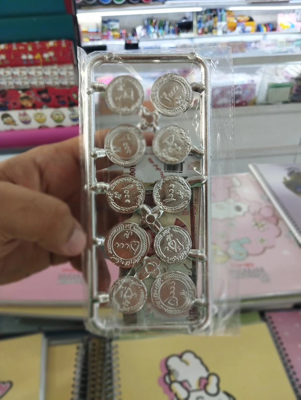 سکه آموزشی به همراه پول آموزشی