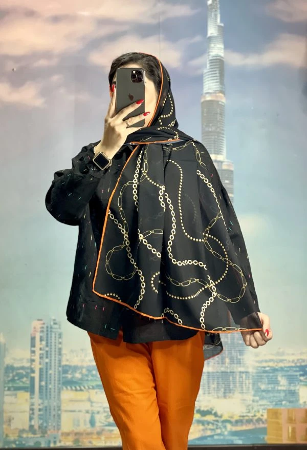 شال مشکی طرح دار
