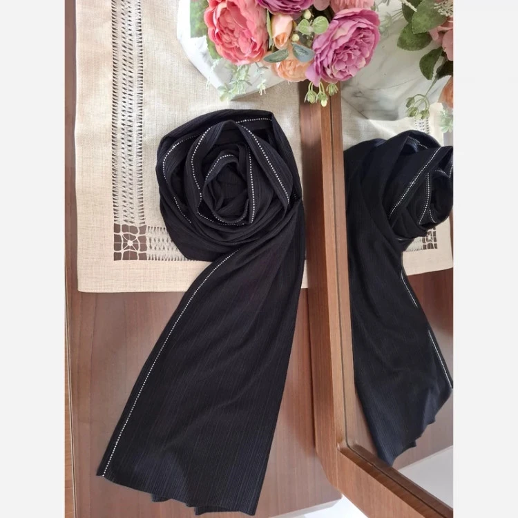 شال کشی لبه نگین دار رنگ مشکی