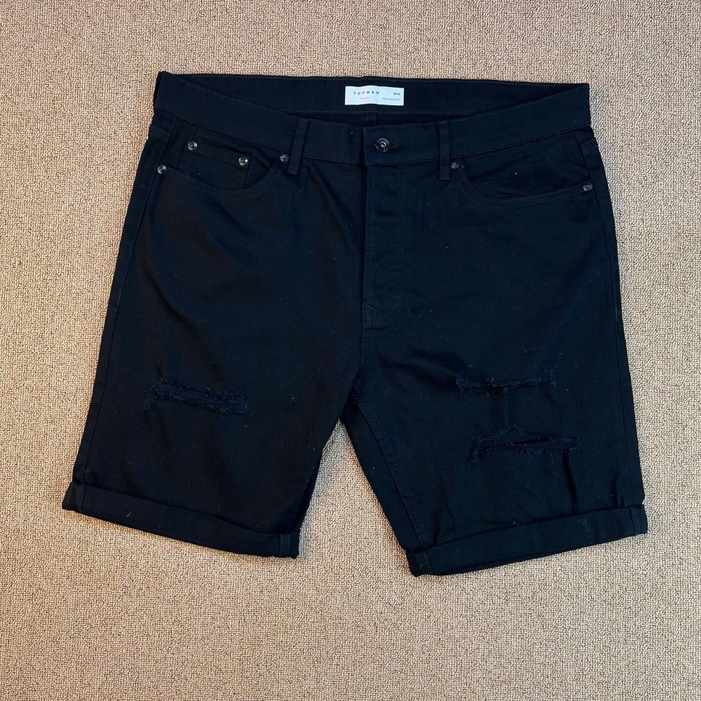 شلوارک جین اورجینال برند TOPMAN مشکی زاپ‌دار- سایز 36- استوک مارکباز