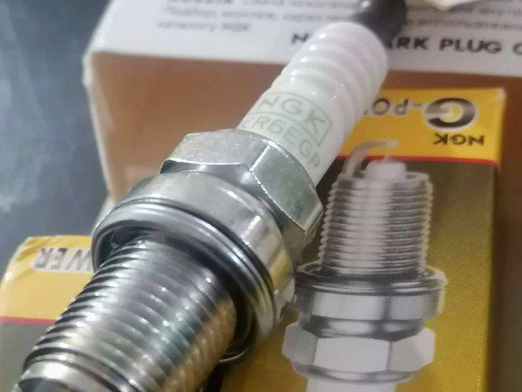 شمع NGKان جی کی شمع سوزنی NGK کد 121 بسته 4 عددی پایه کوتاه
