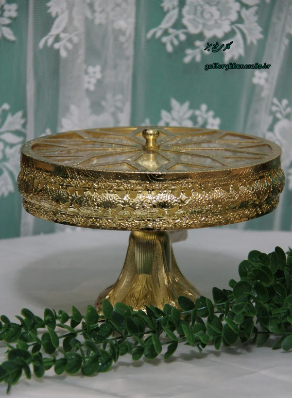 شکلات خوری پایه دار طلایی