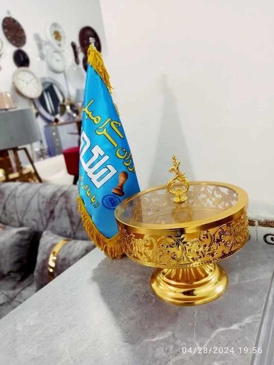 شکلات خوری پایه دار فلزی رنگ طلایی