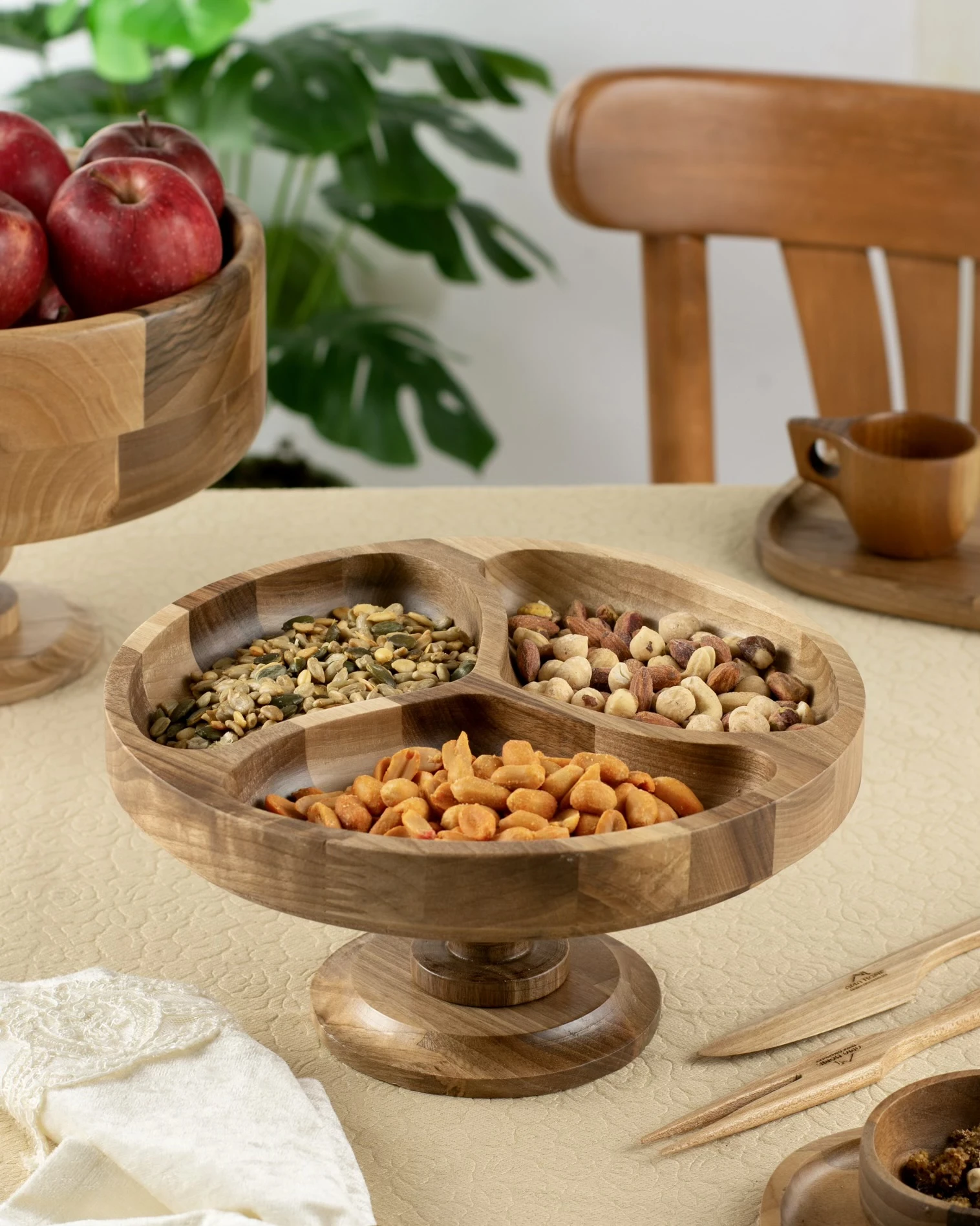 شکلات خوری پایه دار گرد چوبی اماهوم SEQUOIA STAND