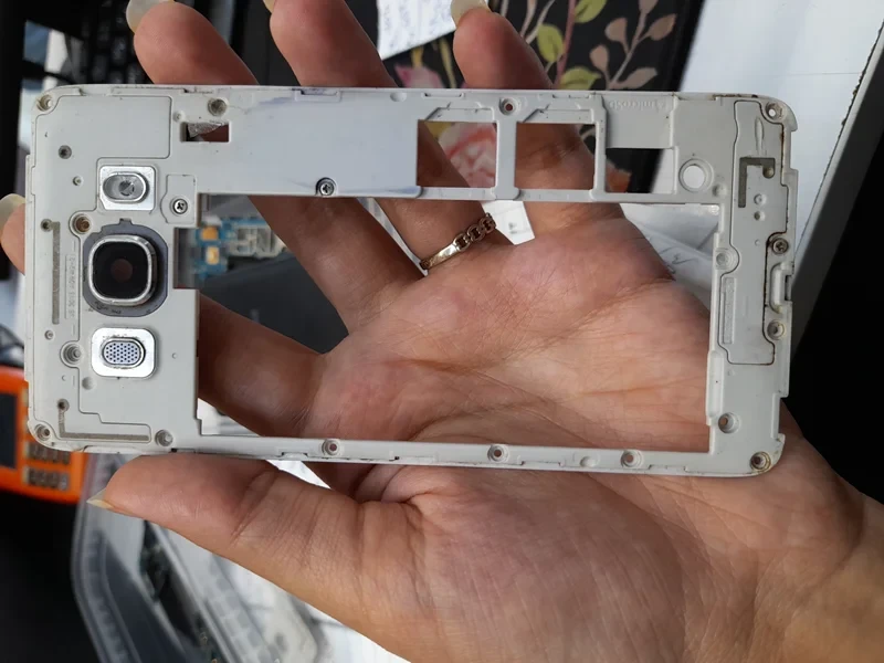 شیلد پشت سفید j510
