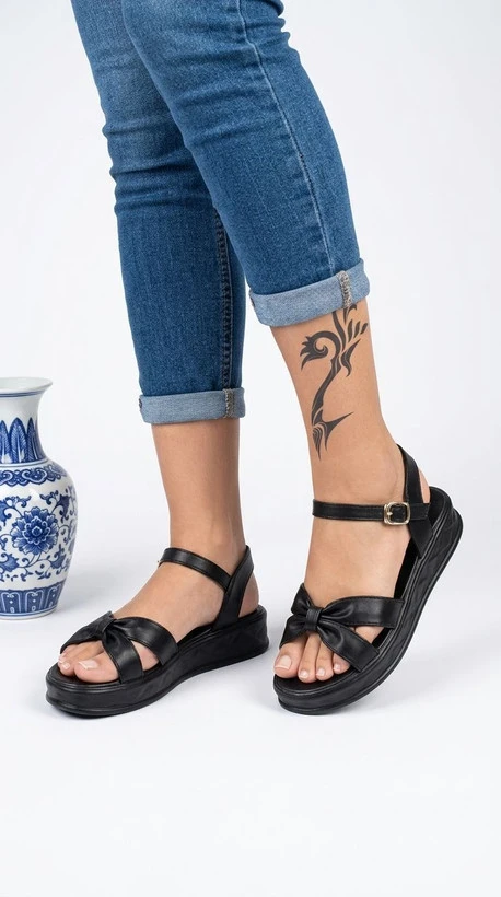 صندل گره ای پاشنه تخت زنانه رنگ مشکی جنس چرم ارسال رایگان