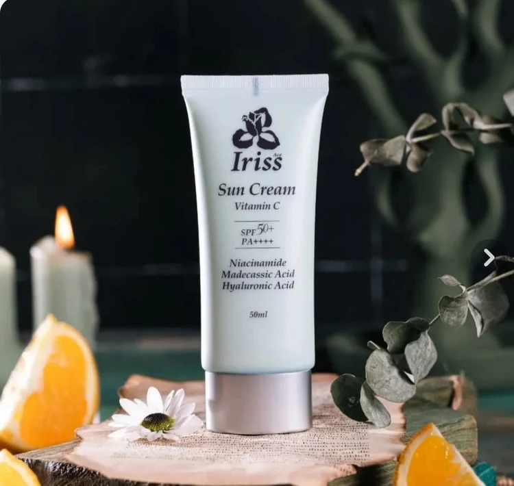ضد آفتاب بی‌رنگ آیریس با SPF50،حاوی ویتامین C،حجم 50میل