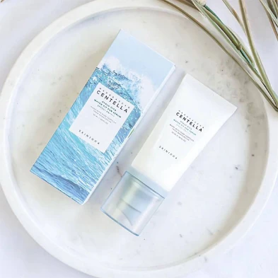 ضد آفتاب سرمی ابرسان سنتلا SKIN1004 SPF50+