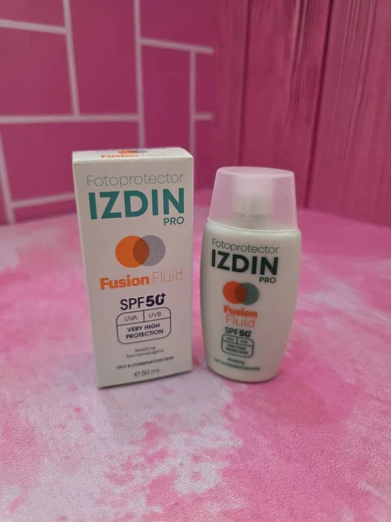 ضد آفتاب فیوژن فلوئید SPF50 ایزدین پرو