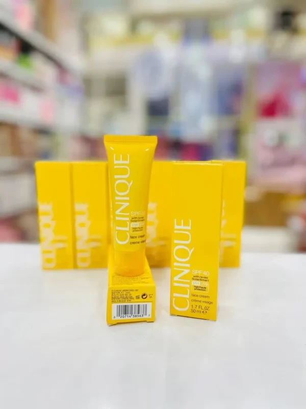 ضد آفتاب کلینیک مدل سولار اسمارت ضد چروک SPF 40