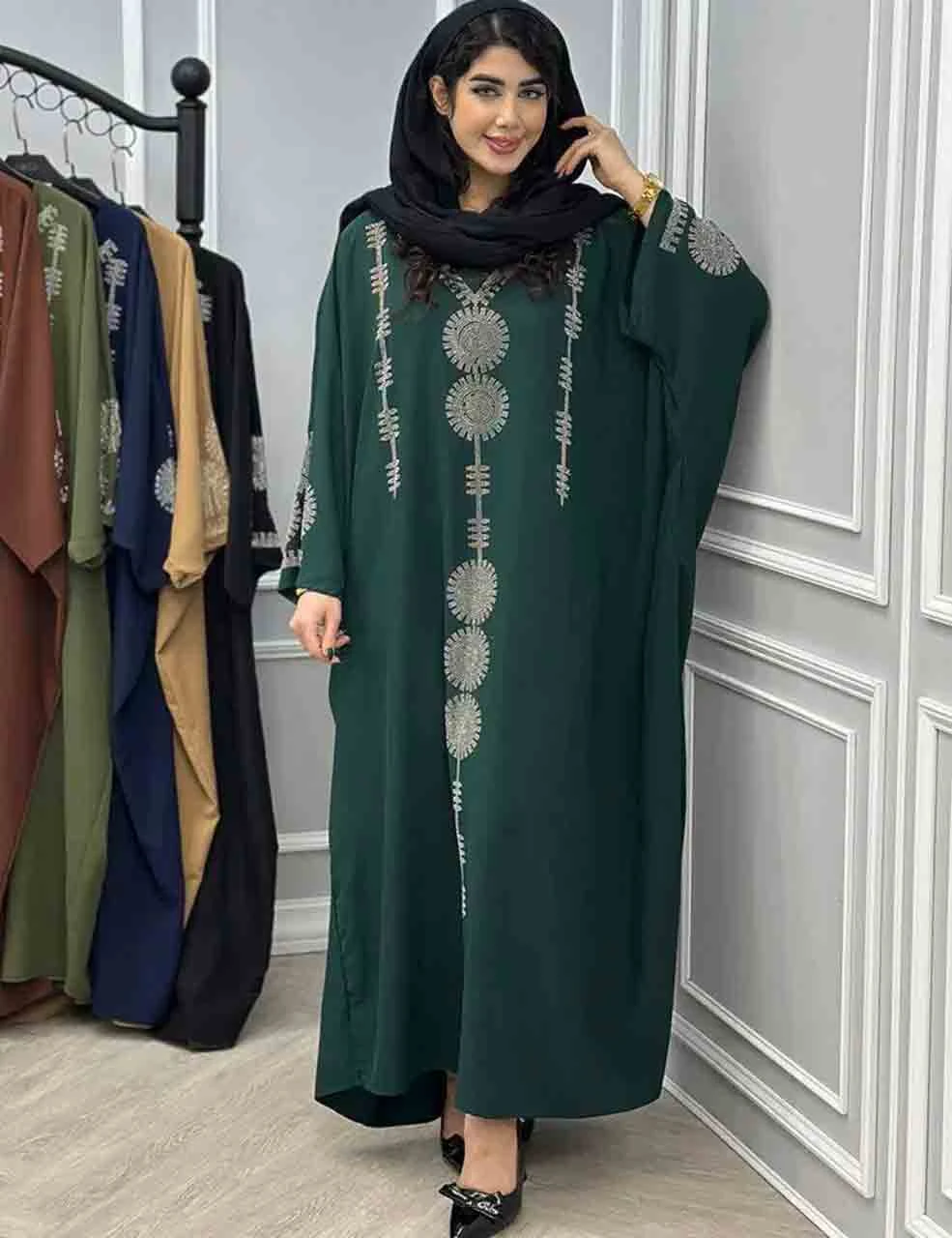 عبای رنگی نگین کاری زمرد