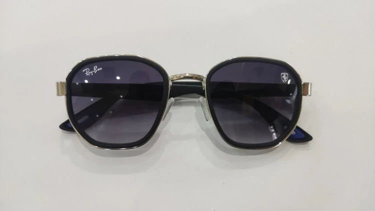 عینک آفتابی ریبن فراری Rayban رنگ مشکی مات و طلایی