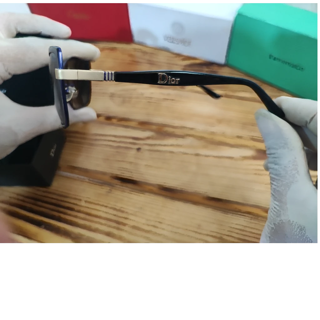 👓 عینک آفتابی زنانه Dior با فریم فلزی بنفش تیره و دسته مشکی