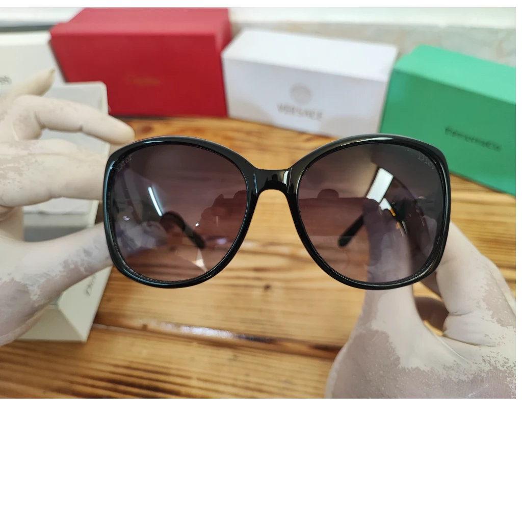 عینک آفتابی زنانه Dior – درخشش الماس روی چهره‌ شما