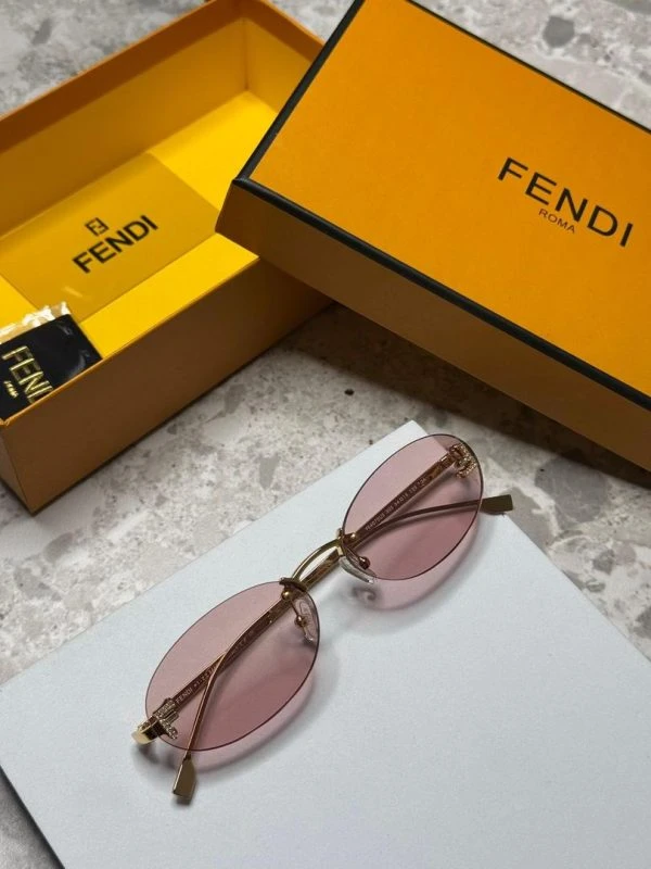 عینک آفتابی زنانه Fendi