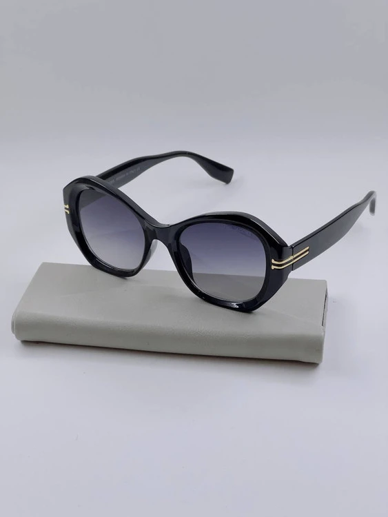عینک آفتابی زنانه برند marc jacobs کد ۱۰۰۶