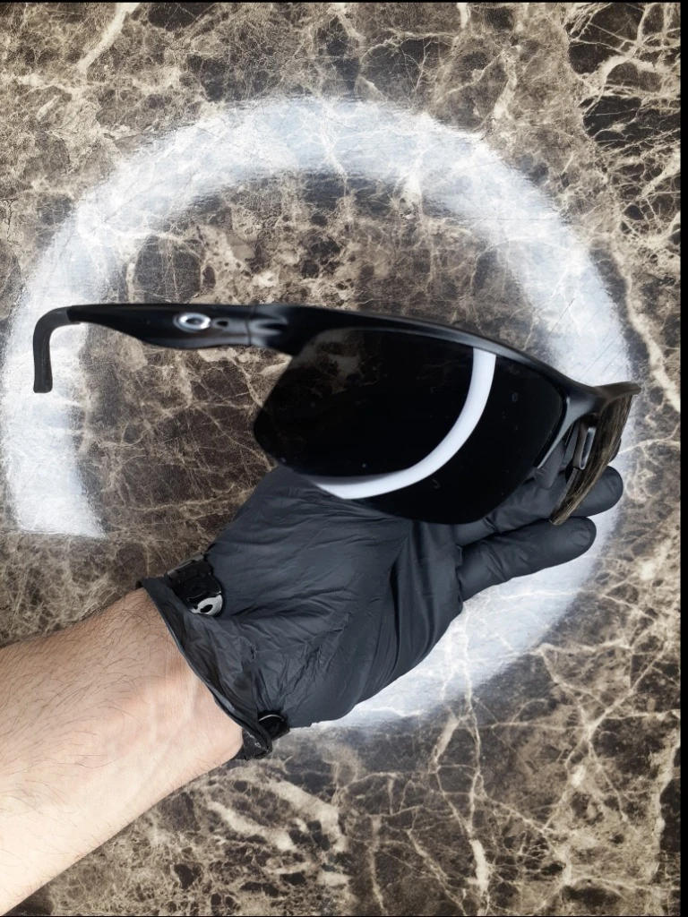 عینک آفتابی مردانه اوکلی - فریم مشکی مقاوم با لنز تیره پلاریزه  Oakley Men's Sunglasses