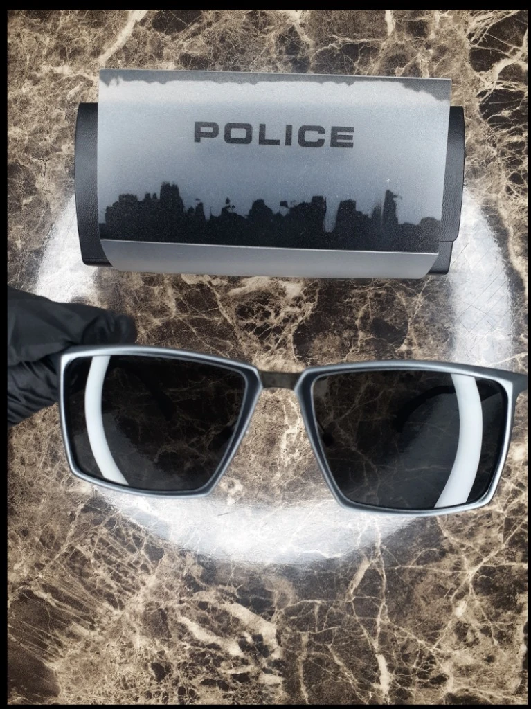 عینک آفتابی مردانه پلیس - فریم نقره‌ای مات فلزی با لنز تیره   Police Men's Sunglasses - Matte Silver