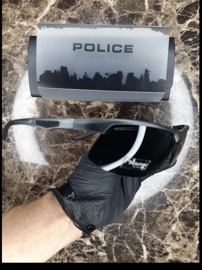 عینک آفتابی مردانه پلیس - فریم نقره‌ای مات فلزی با لنز تیره پلاریزه  Police Men's Sunglasses - Matte Silver