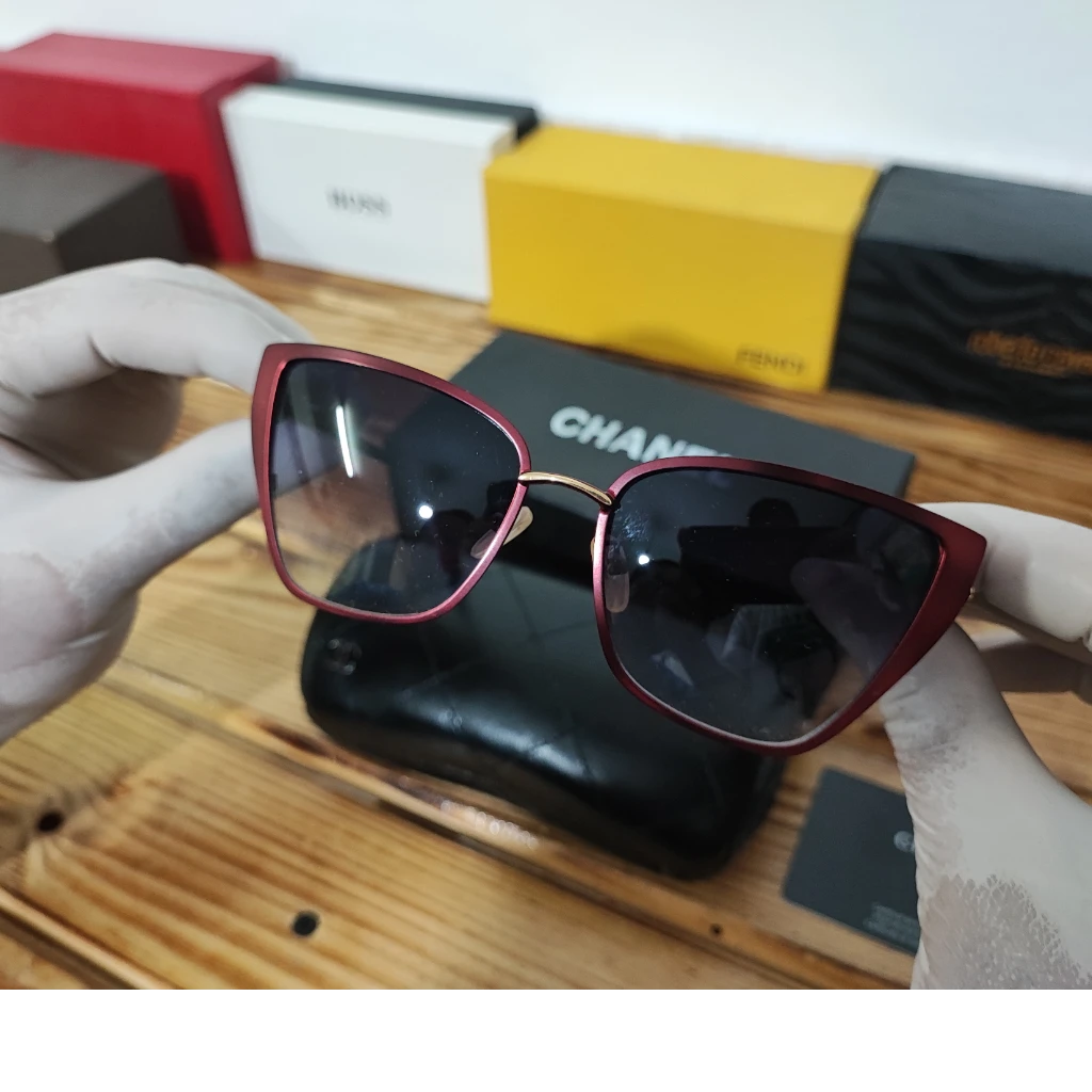 عینک افتابی اورجینال شانل   chanel  فلزی زرشکی