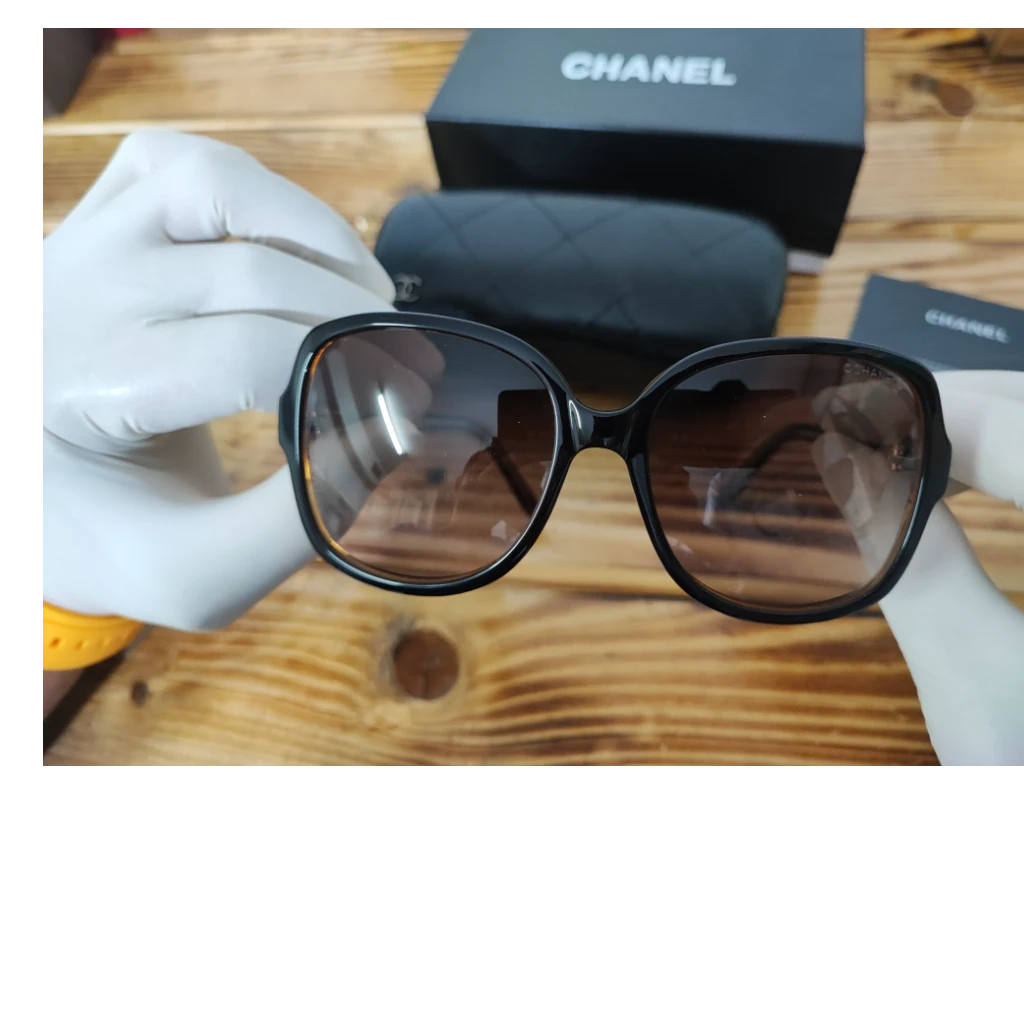 عینک افتابی اورجینال شانل   chanel  نگین دار
