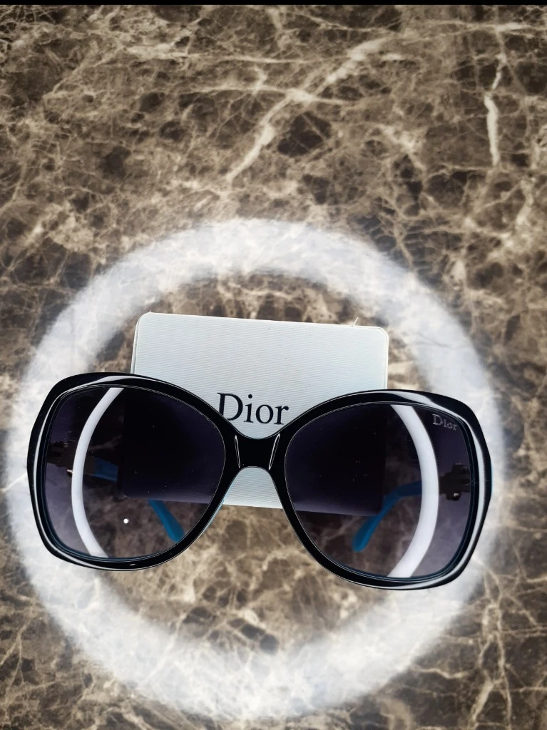 عینک زنانه مجلل دیور اصل  با طراحی دورنگ  و کیفیت عالی، استایلی بی‌همتا برای شما - Elegant Dior Women's Sunglasses