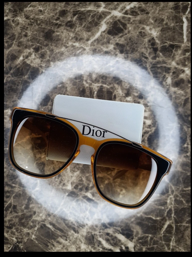 عینک زنانه مجلل دیور اصل  با طراحی مدرن و کیفیت عالی، استایلی بی‌همتا برای شما - Elegant Dior Women's Sunglasses