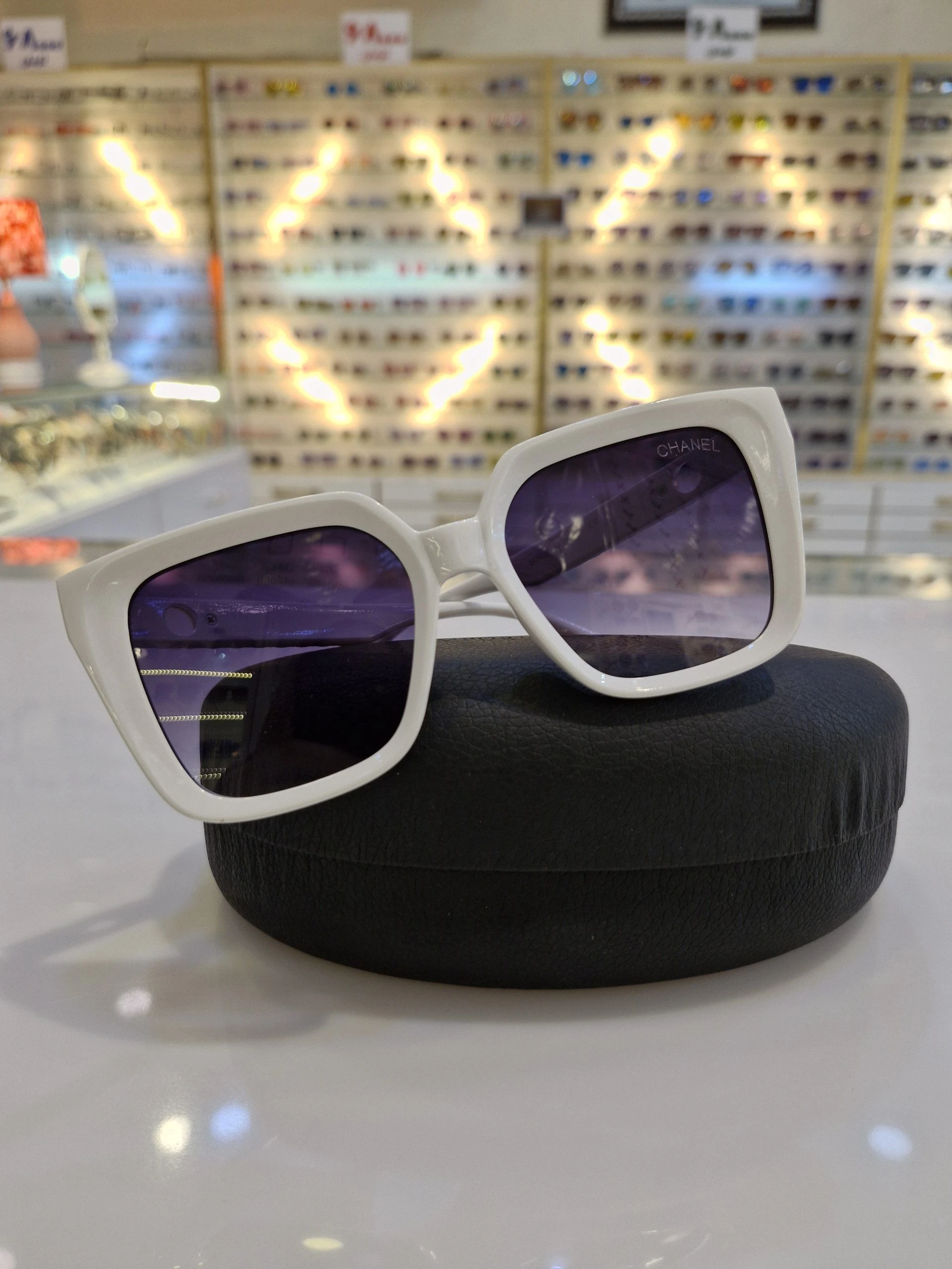 عینک سفید sunglasses whit chanel