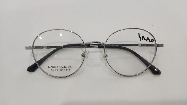 فریم طبی فلزی تیتانیومی برند Nonmagnetic (نانمگنتیک) رنگ نقره‌ای