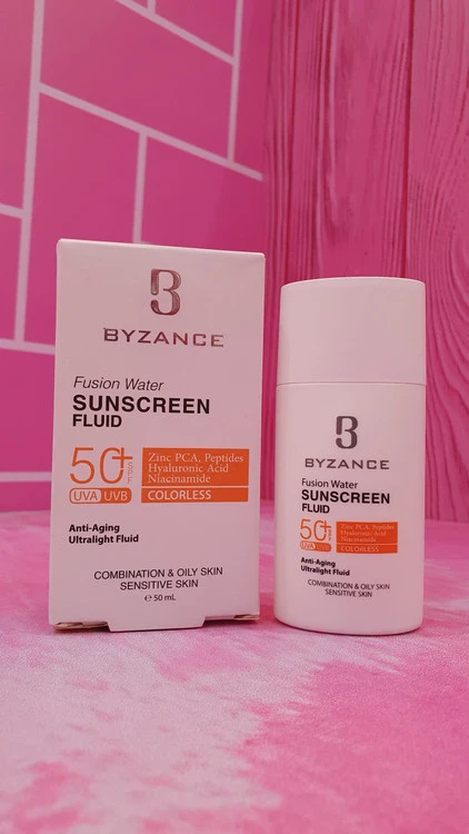 فلوئید ضد آفتاب فیوژن واتر SPF50 بیزانس مناسب پوست چرب و مختلط