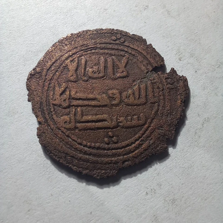 فلوس بسیار زیر و زنده اسلامی ضرب مدینه