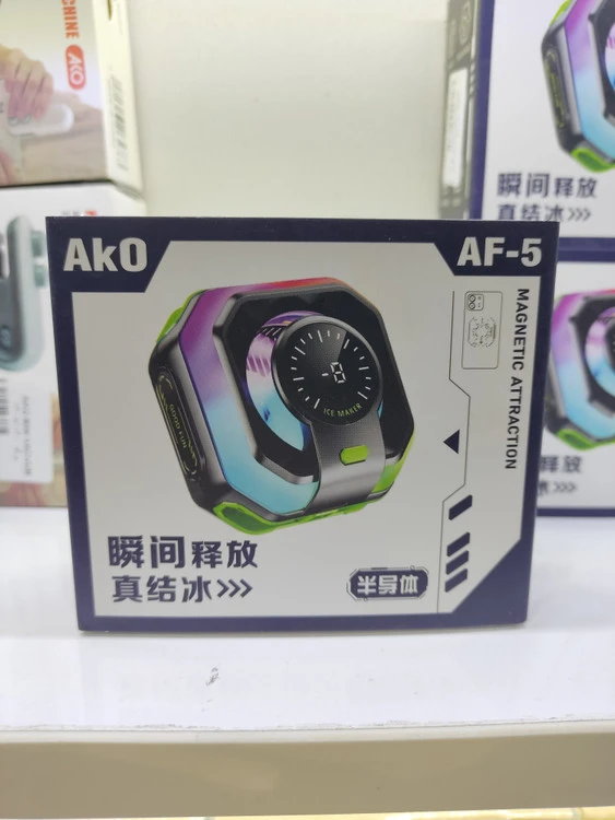 فن خنک کننده موبایل آکو مدل AF-5 با فناوری نیمه‌رسانا و اتصال مغناطیسی