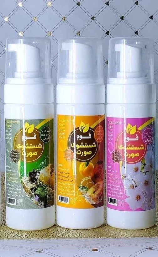 فوم شستشو صورت بدون براش در رایحه ادکلنی و بنفشه و هلو